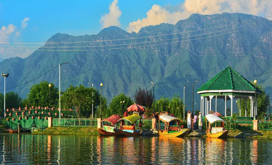 Service Provider of Srinagar Sightseeing Tour Package in New Delhi, Delhi, India.